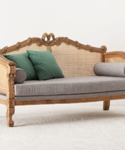 English Country Sofa Ξυλινο σαλονι με λεπτομερειες ψαθας και σκαλιστο σκελετο